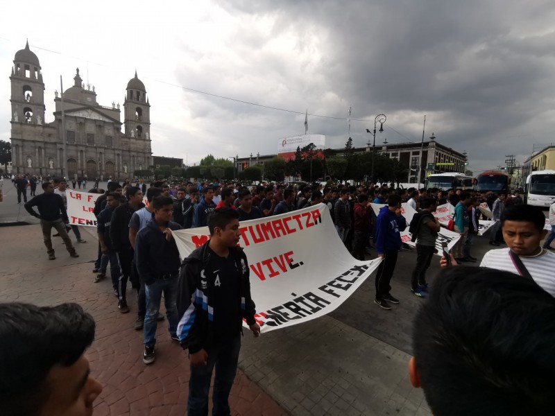 Marchan normalistas en Toluca, Se 
