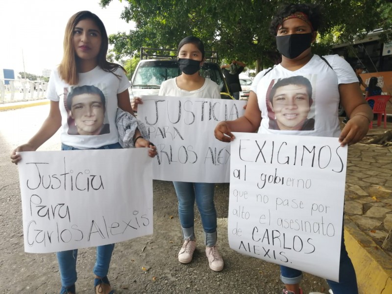 Marchan para exigir justicia por asesinato de joven Carlos Alexis