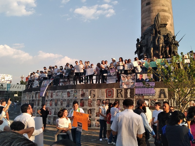 Marchan para pedir localizar al profesor Omar.