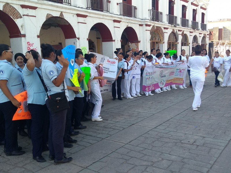 Marchan para promover la lactancia materna