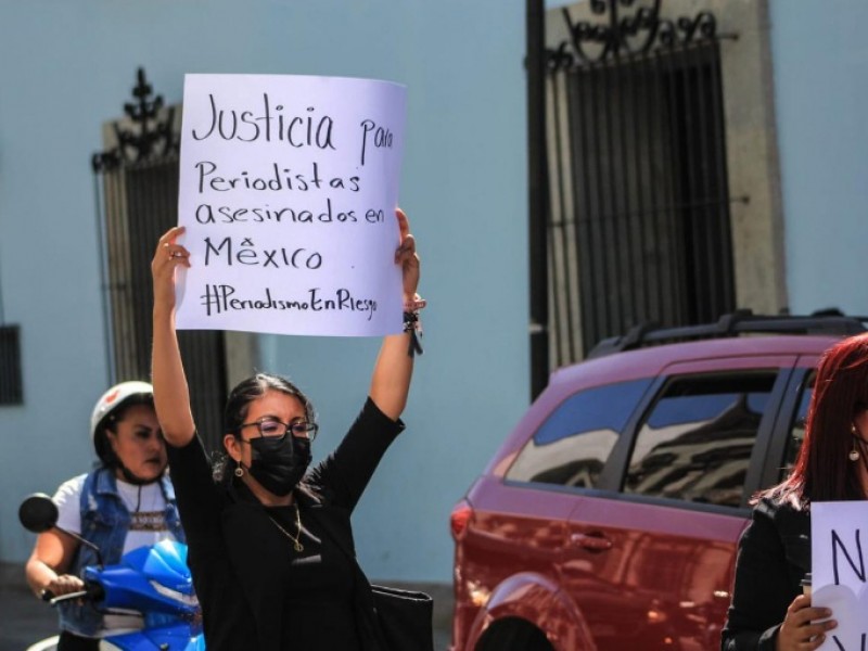 Marchan periodistas oaxaqueños para exigir alto a las agresiones