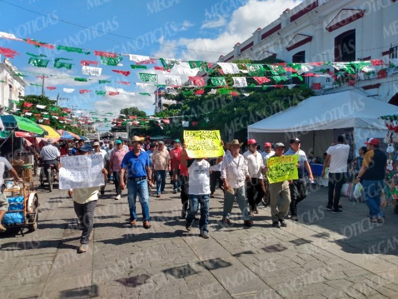 Marchan pescadores de Juchitán