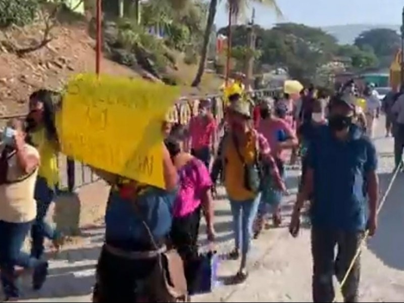 Marchan pobladores rechazan imposición de autoridades