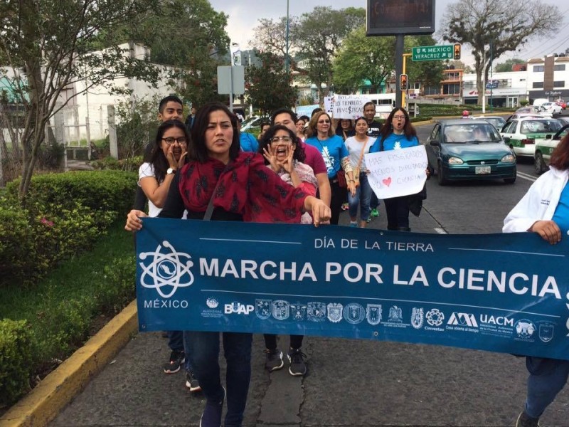 Marchan por la ciencia en Xalapa