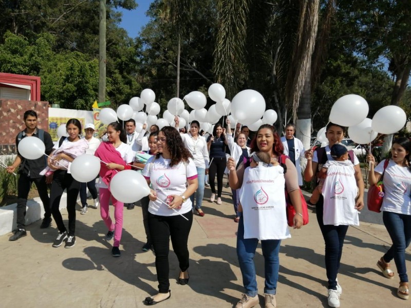 Marchan por la donación de leche materna