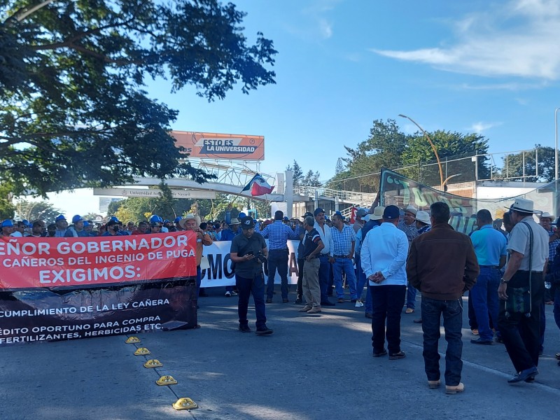 Marchan trabajadores de Puga. Exigen rescate del Ingenio Azucarero