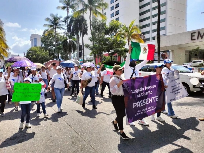 Marchan trabajadores del Poder Judicial de la Federación en Acapulco