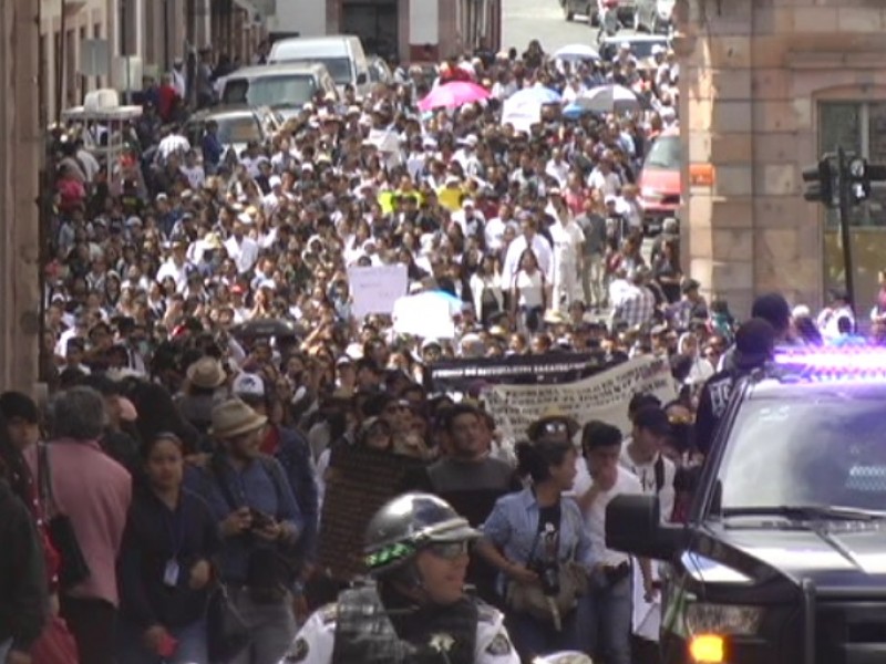 Marchan universitarios, exigen seguridad