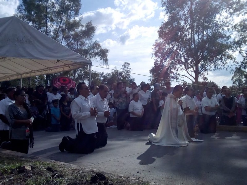 Marchan y oran por la paz