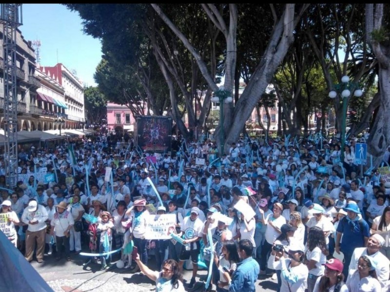 Marcharon en contra del aborto legal en Puebla