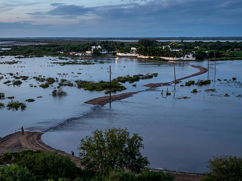 Marea alta incomunica a residentes de La Pithaya en Guasave