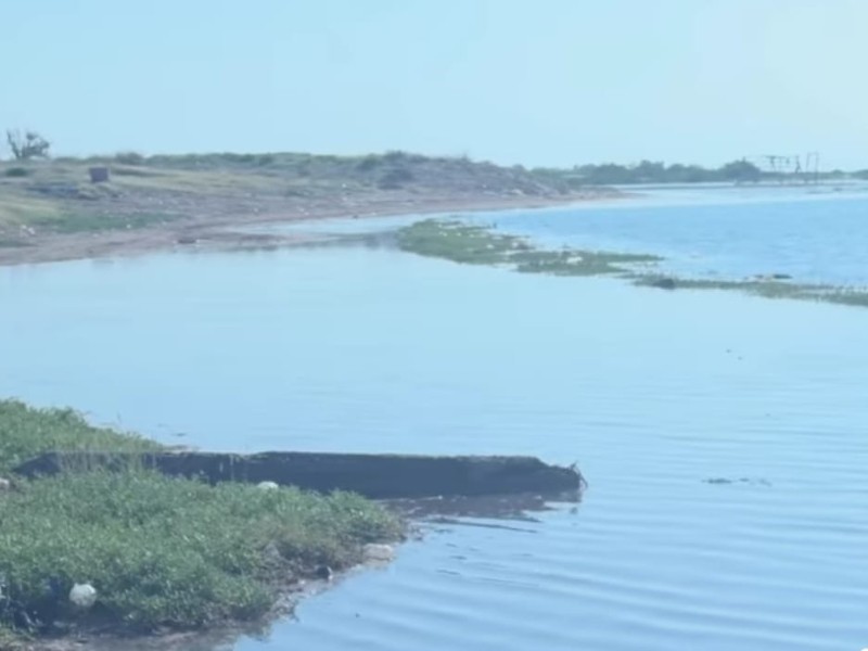 Marea alta y fenómeno tropical elevan el mar en sur de Sonora