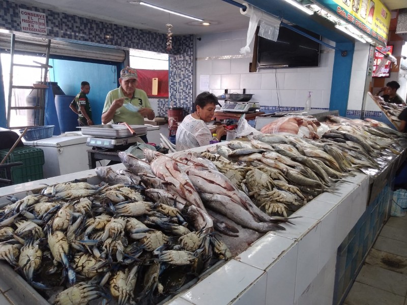 Marea roja afecta ventas de mariscos, ya lleva dos meses