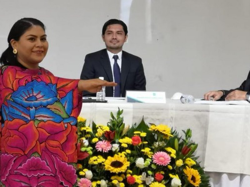 María Antonieta Velásquez, rinde protesta como Comisionada Presidenta del IAIP