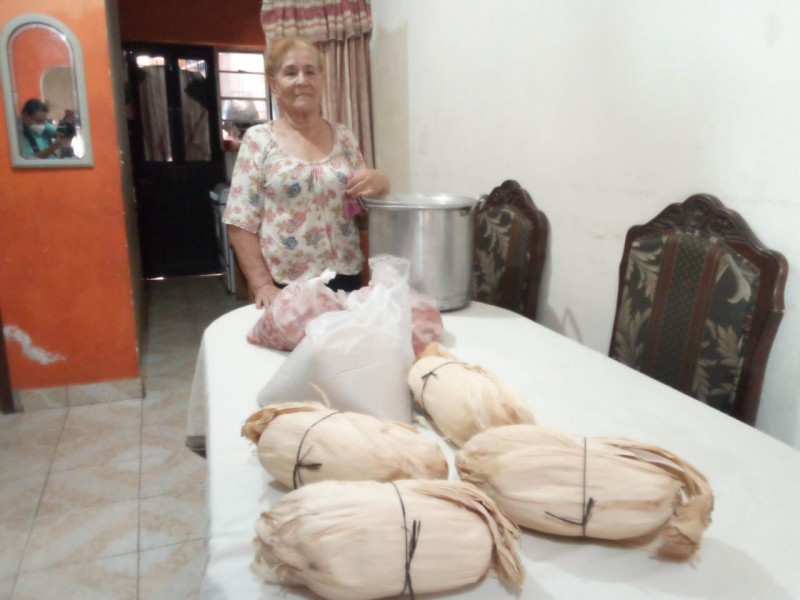 María espera vender 800 tamales este día de La Candelaria