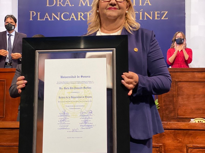 María Rita Plancarte rinde protesta como Rectora de la Unison