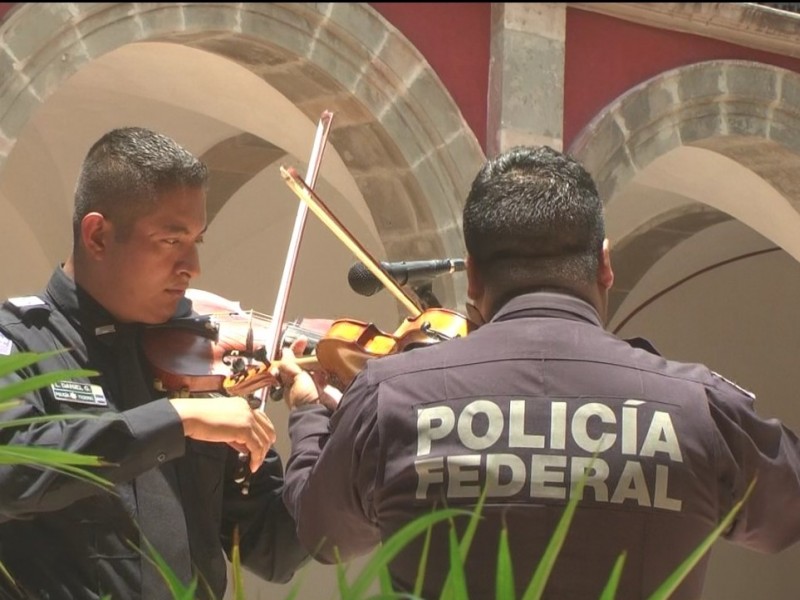 Mariachi; el lado amable de la Policía Federal