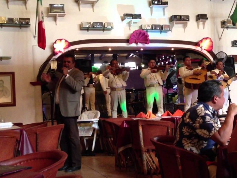 Mariachis y grupos musicales  permitidos en restaurantes