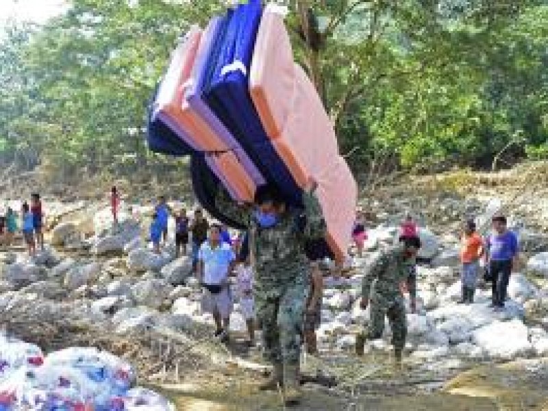 Marina distribuye ayuda humanitaria en Chiapas y Tabasco