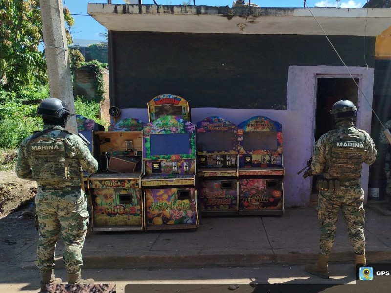 Marina aseguró 10 maquinas tragamonedas en Mazatlán y decomisó drogas en Escuinapa