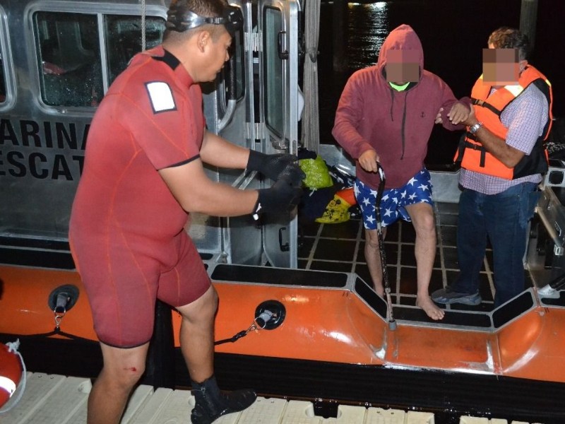 Marina rescata a 22 personas de un naufragio