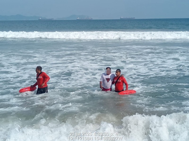 Marina rescata a un turista, en playa Miramar en Manzanillo