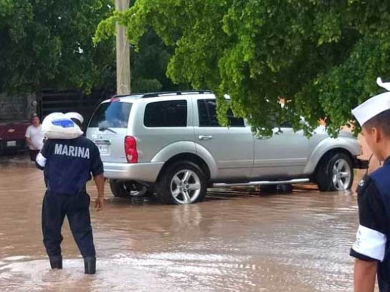 Marina traslada ayuda para afectados en Sinaloa