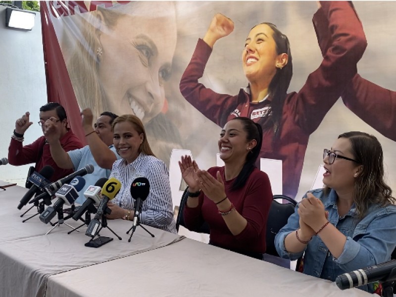 Marina Vitela se declará triunfadora en Durango