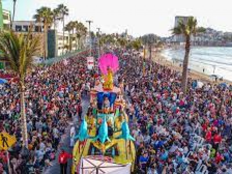 Marionetas enormes participarán en los desfiles del Carnaval