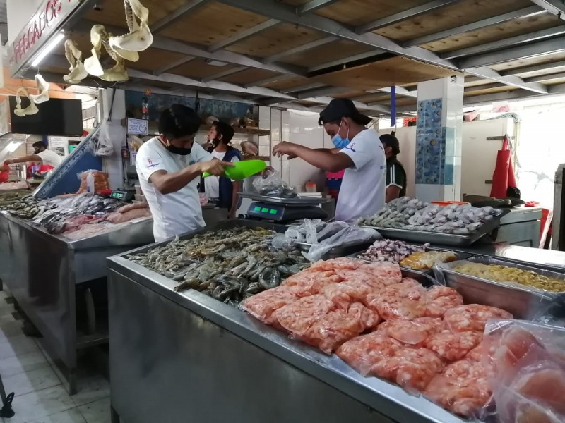 Mariscos incrementan mínimamente costos