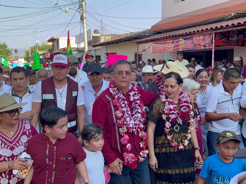 Popoca Martínez inicia campaña electoral por Petatlán