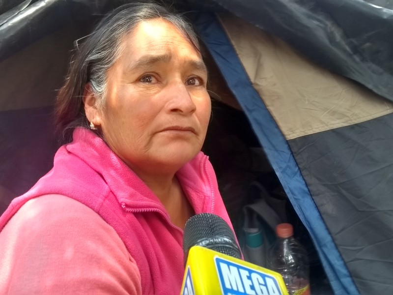 Martirio de madres afuera del hospital del niño