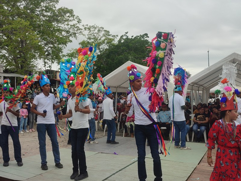 Más de 10 mil visitantes en panteones de Tuxpan