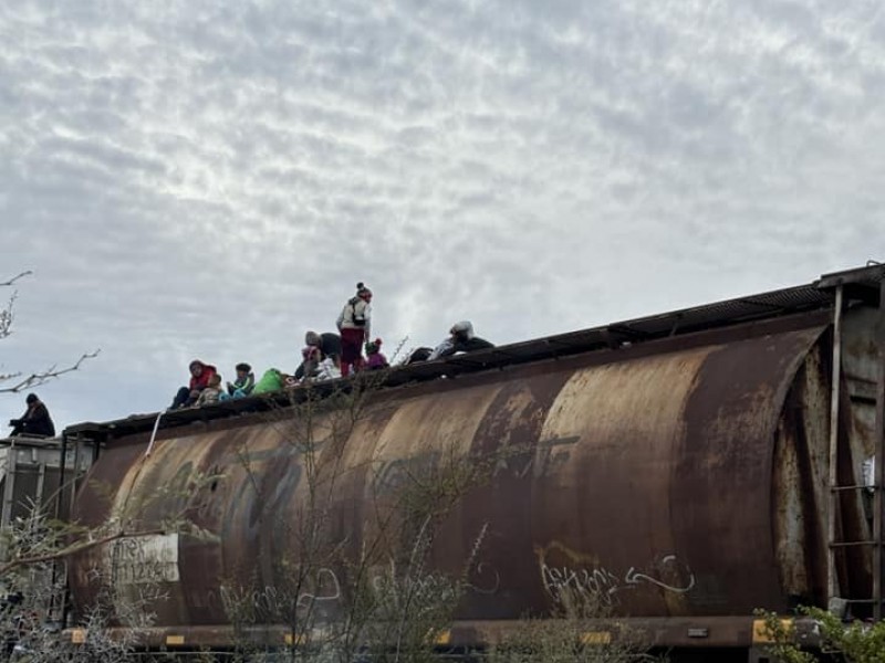 Más de 1,500 migrantes son abandonados en Villa de Cos