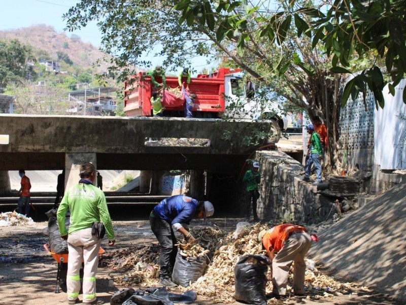 Más de 160 toneladas de basura recolectadas en canales pluviales