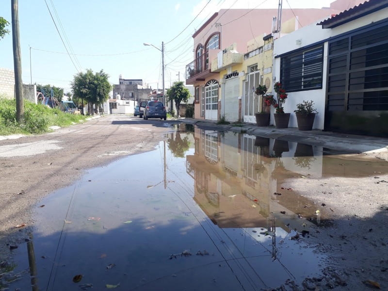 Más de 18 años encharcamiento colonia de Xalisco