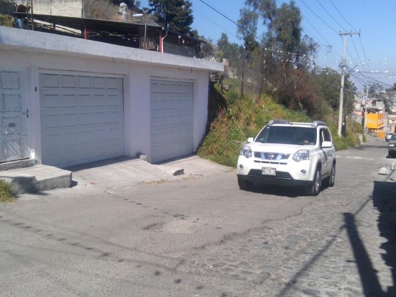 Más de 18 baches en calle de Toluca