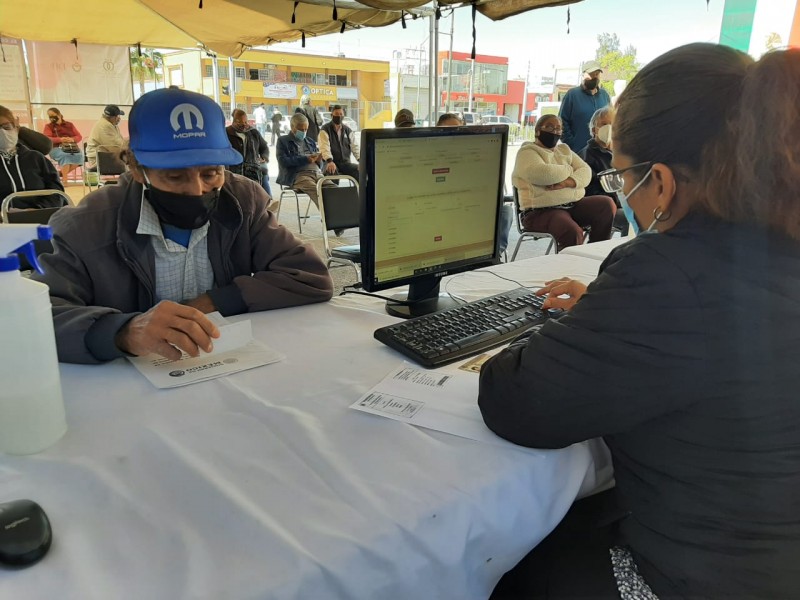 Más de 2 mil adultos mayores esperan recibir vacuna Covid