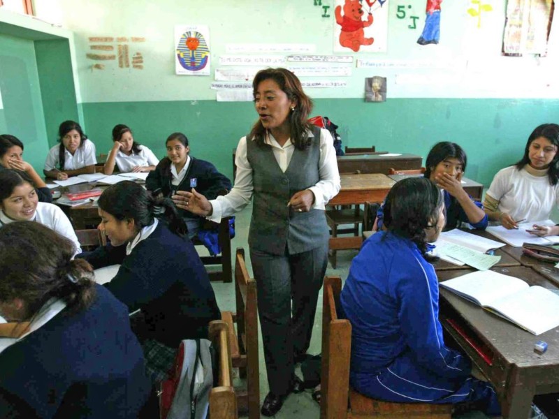 Más de 2 millones de maestros sostienen la educación mexicana
