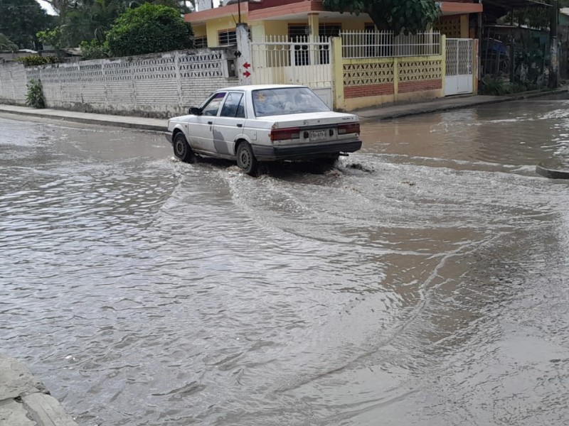 Más de 20 fugas de agua reportadas al día en Tuxpan