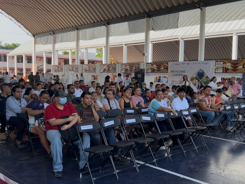 Más de 200 personas acudieron a la Feria del Empleo en Zihuatanejo