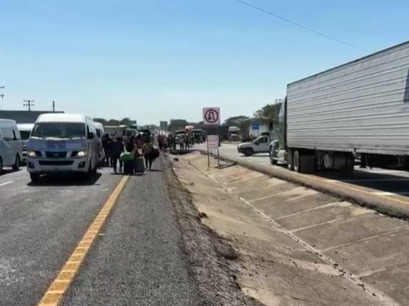 Más de 24 horas de bloqueo carretero