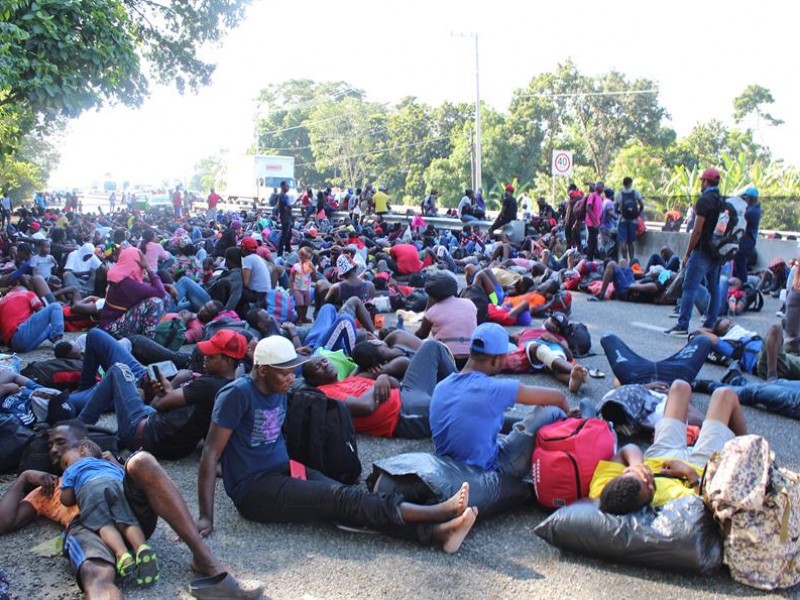 Mas de 25 mil migrantes en Tapanatepec, colapsan al municipio.