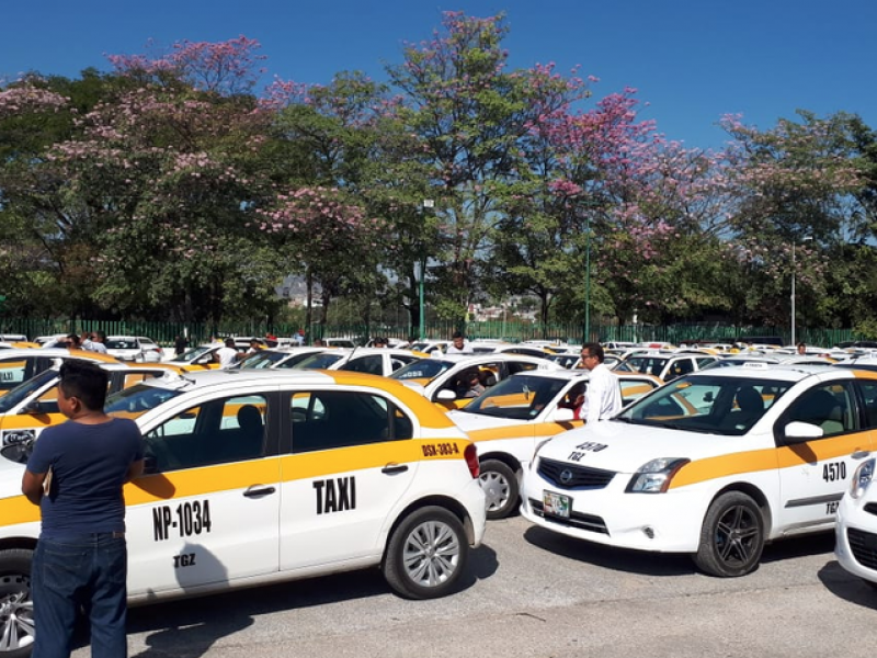 Más de 2mil taxis 