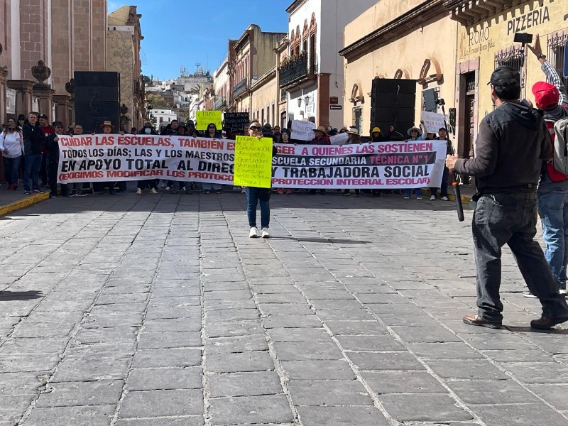 Más de 30 mil maestros marchan para exigir abrogación de Ley Issste