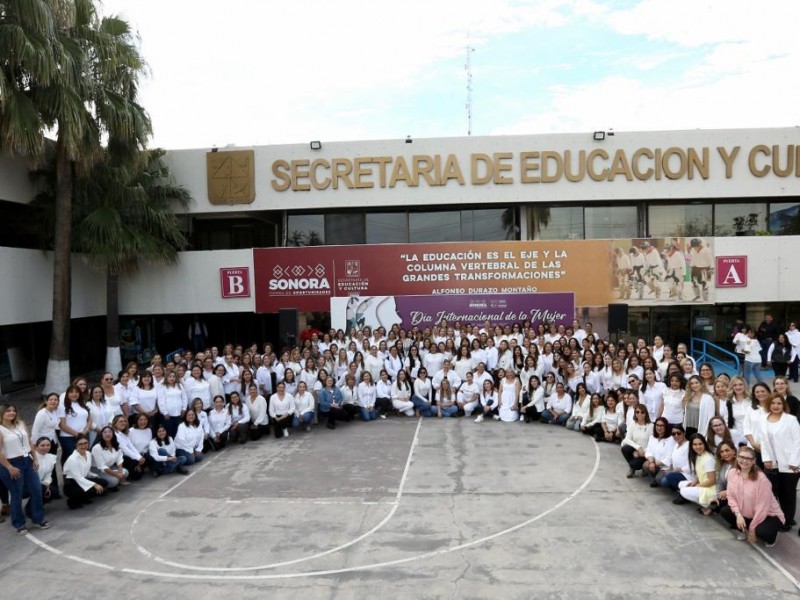 Más de 32 mil mujeres fortalecen el sistema educativo estatal