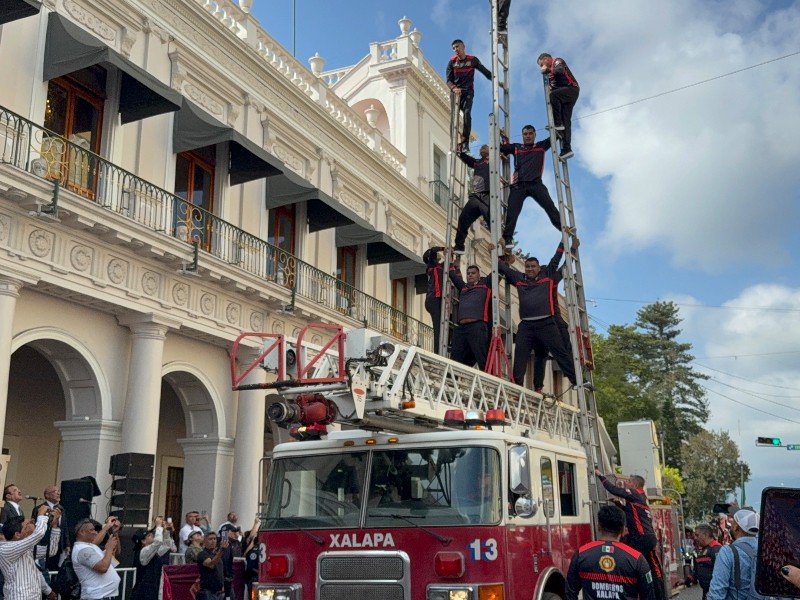 Más de 4 mil participantes en desfile revolucionario