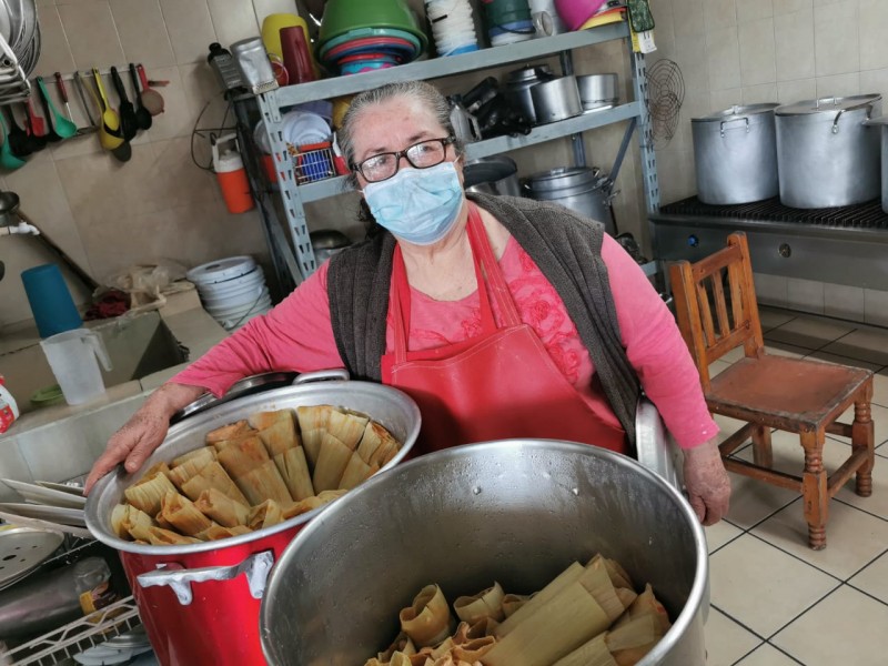 Más de 40 años deleitando paladares con sus deliciosos tamales