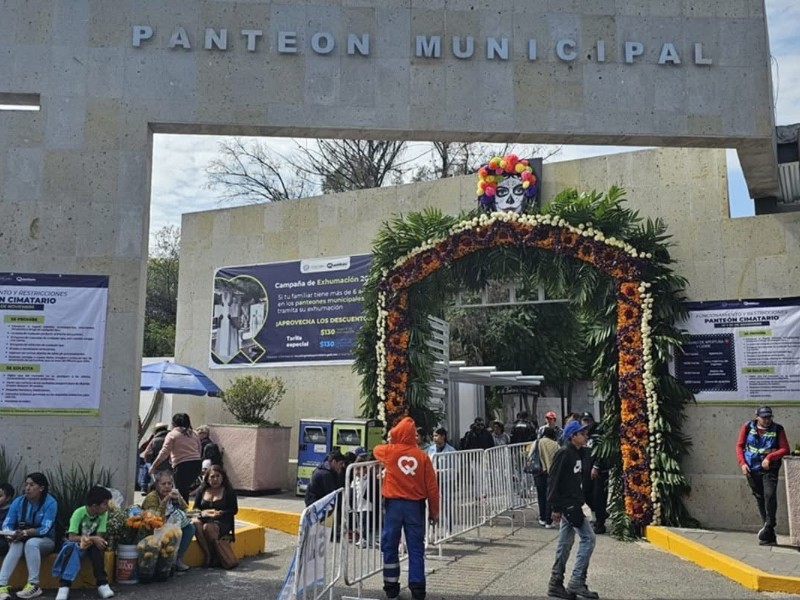 Más de 400 mil personas visitarán panteones municipales de Querétaro Más de 400 mil personas visitarán panteones municipales de Querétaro
