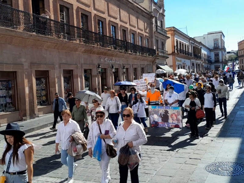 Más de 400 zacatecanos marchan en doble convocatoria de la Generación Z